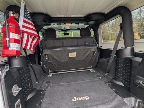 Used 2015 Jeep Wrangler Sport image 16