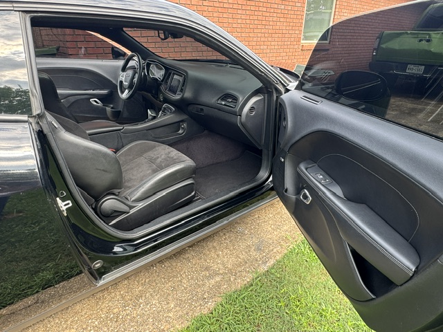 Used 2017 Dodge Challenger R/T Scat Pack w/ Leather Interior Group RWD image 6