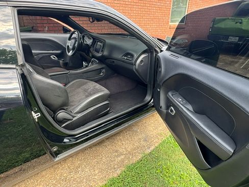Used 2017 Dodge Challenger R/T Scat Pack w/ Leather Interior Group RWD image 6