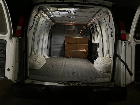 Used 2015 Chevrolet Express 2500 image 10