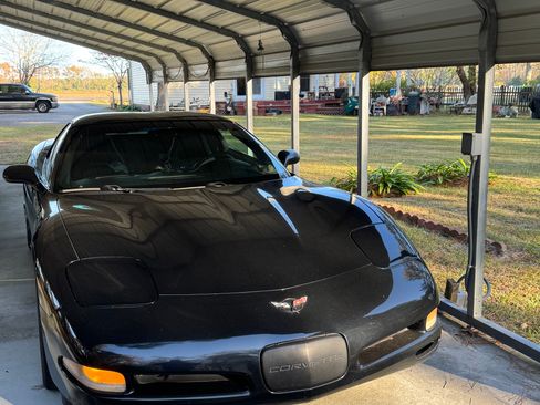 Used 2000 Chevrolet Corvette Coupe w/ Roof Pkg image 11