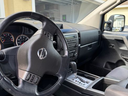 Used 2010 Nissan Titan SE w/ SE Premium Utility Pkg image 9