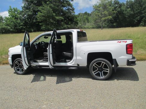 Used 2018 Chevrolet Silverado 1500 LT w/ All Star Edition AWD/4WD image 2