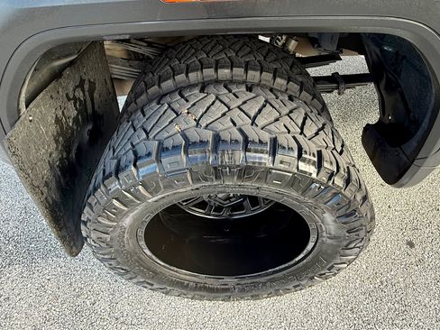 Used 2023 GMC Sierra 3500 Denali w/ Denali Ultimate Package image 11