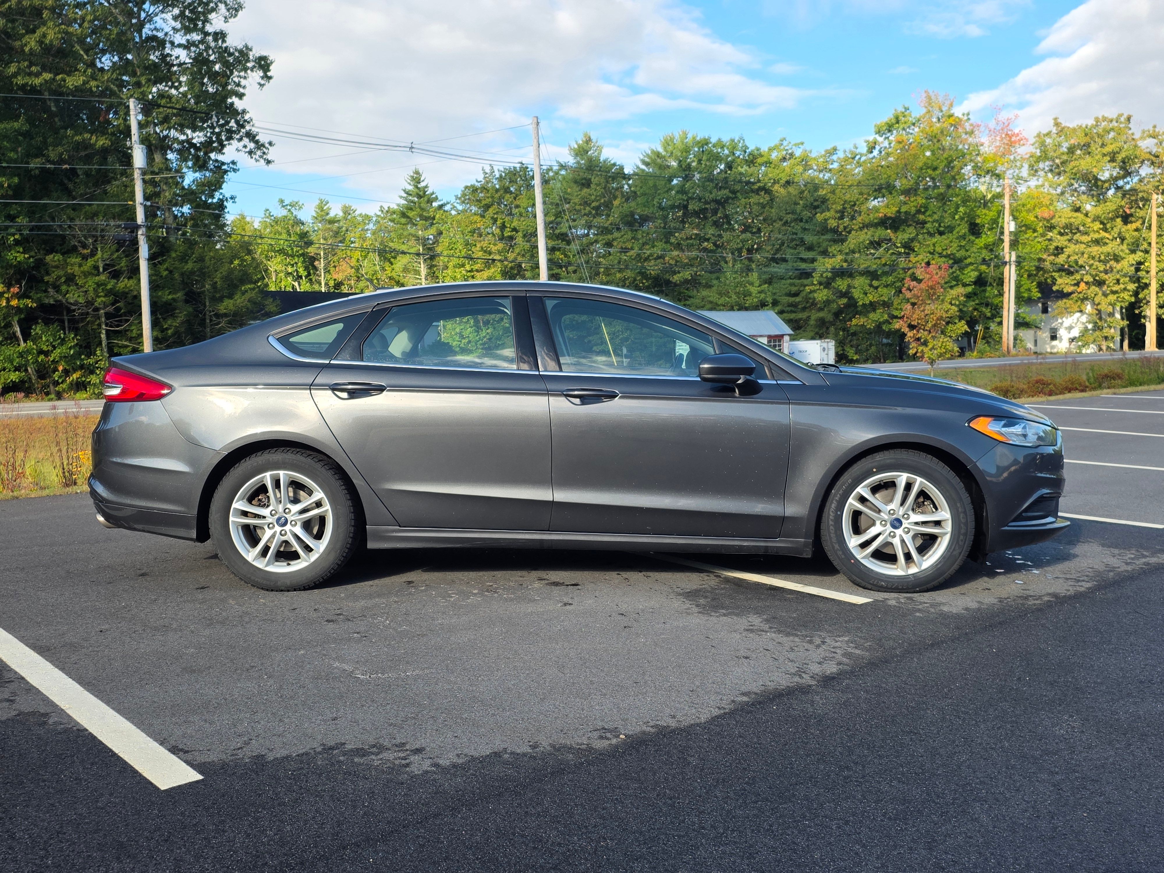 Used 2018 Ford Fusion SE FWD image 8