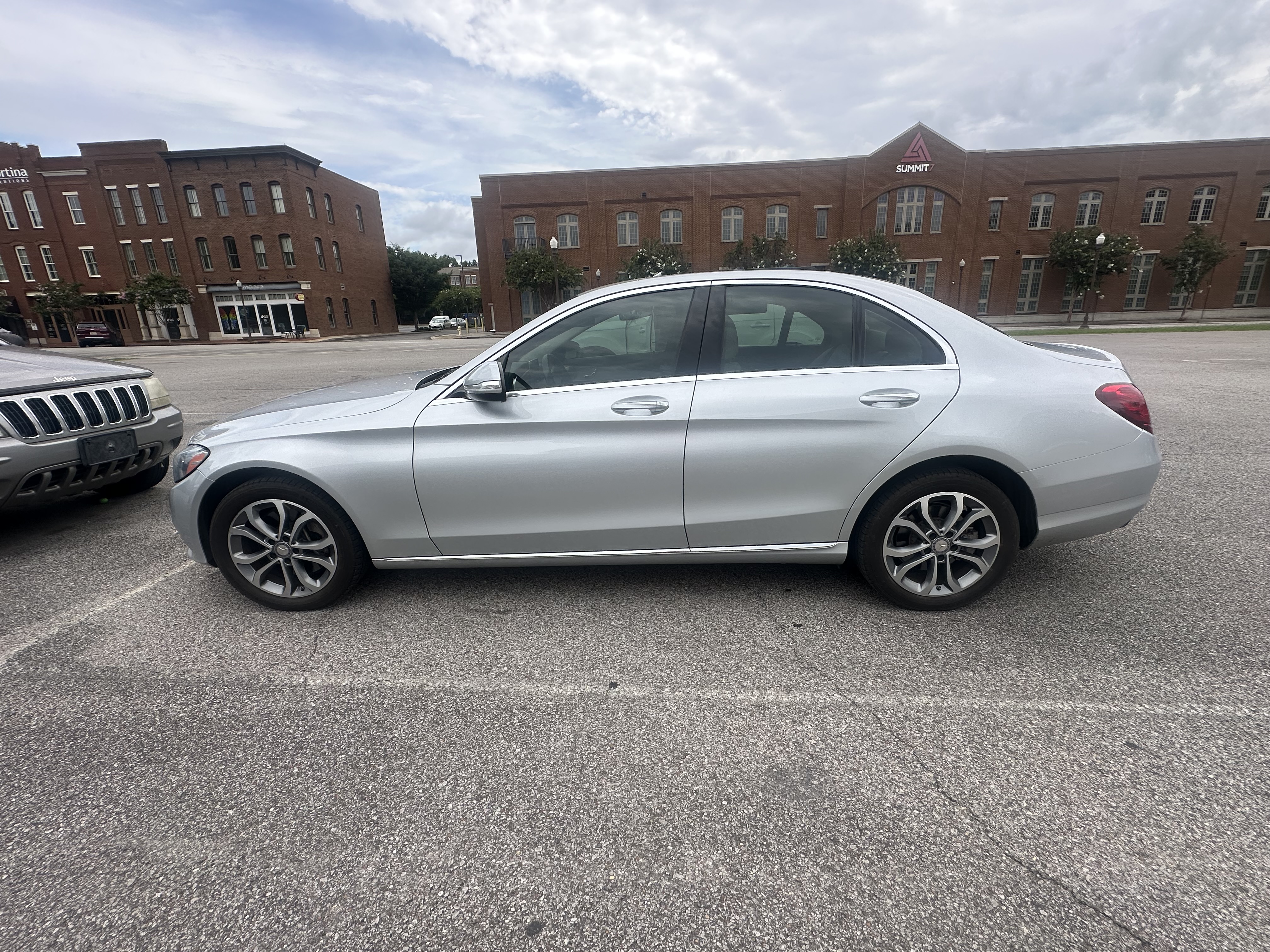 Used 2015 Mercedes-Benz C 300 4MATIC Sedan image 4
