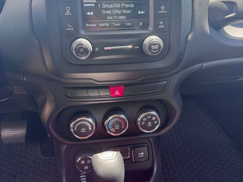 Used 2015 Jeep Renegade Trailhawk AWD/4WD image 29