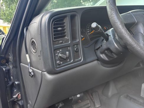 Used 2003 Chevrolet Silverado 2500 W/T AWD/4WD image 6