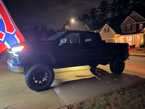 Used 2023 Chevrolet Silverado 1500 LT image 8
