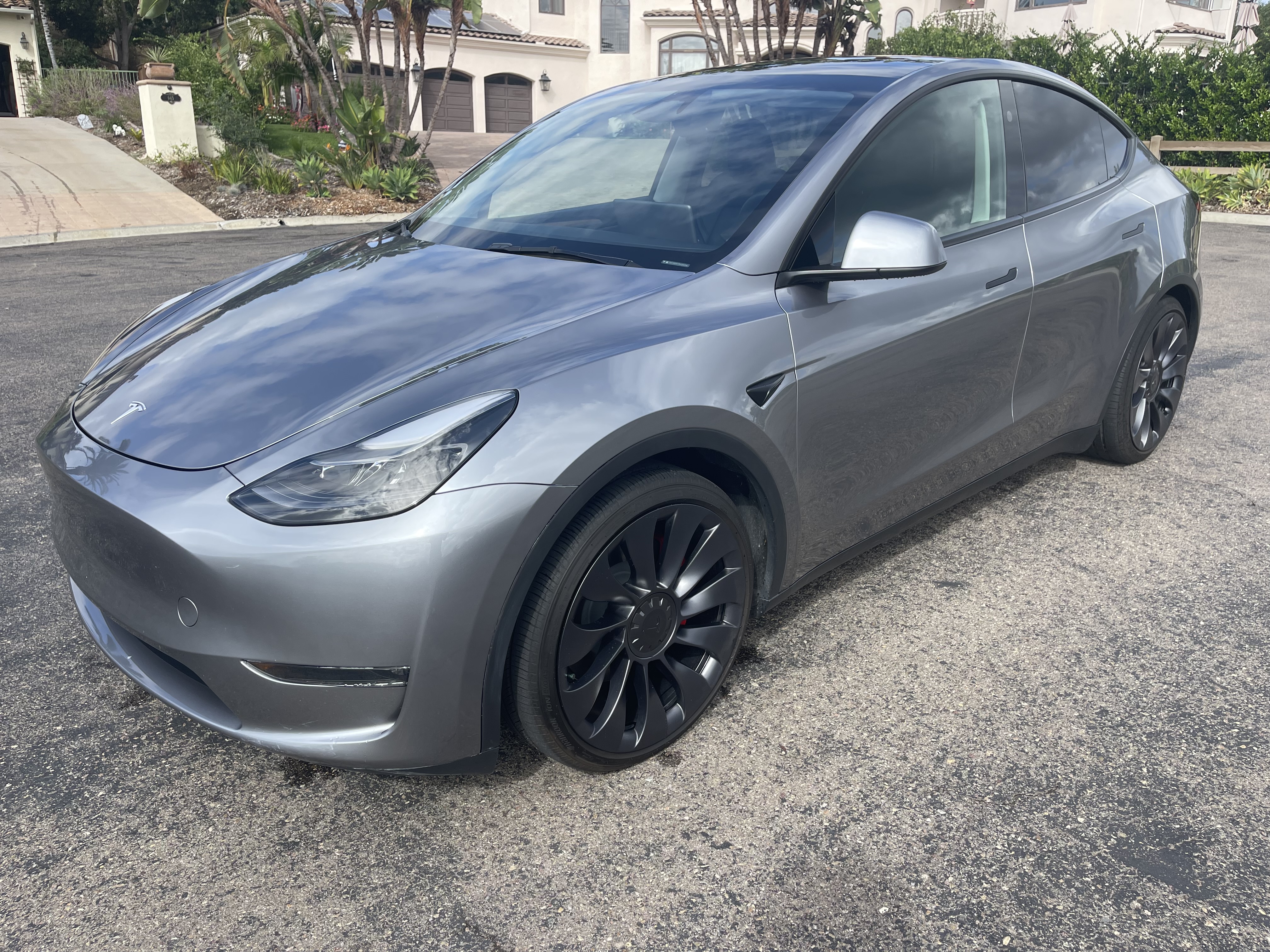 Used 2024 Tesla Model Y Performance AWD/4WD image 1