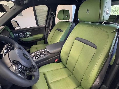 Used 2023 Rolls-Royce Cullinan Black Badge w/ Driver's Package image 11