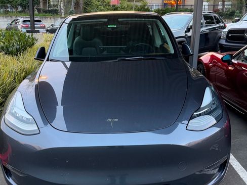 Used 2021 Tesla Model Y Long Range AWD/4WD image 2