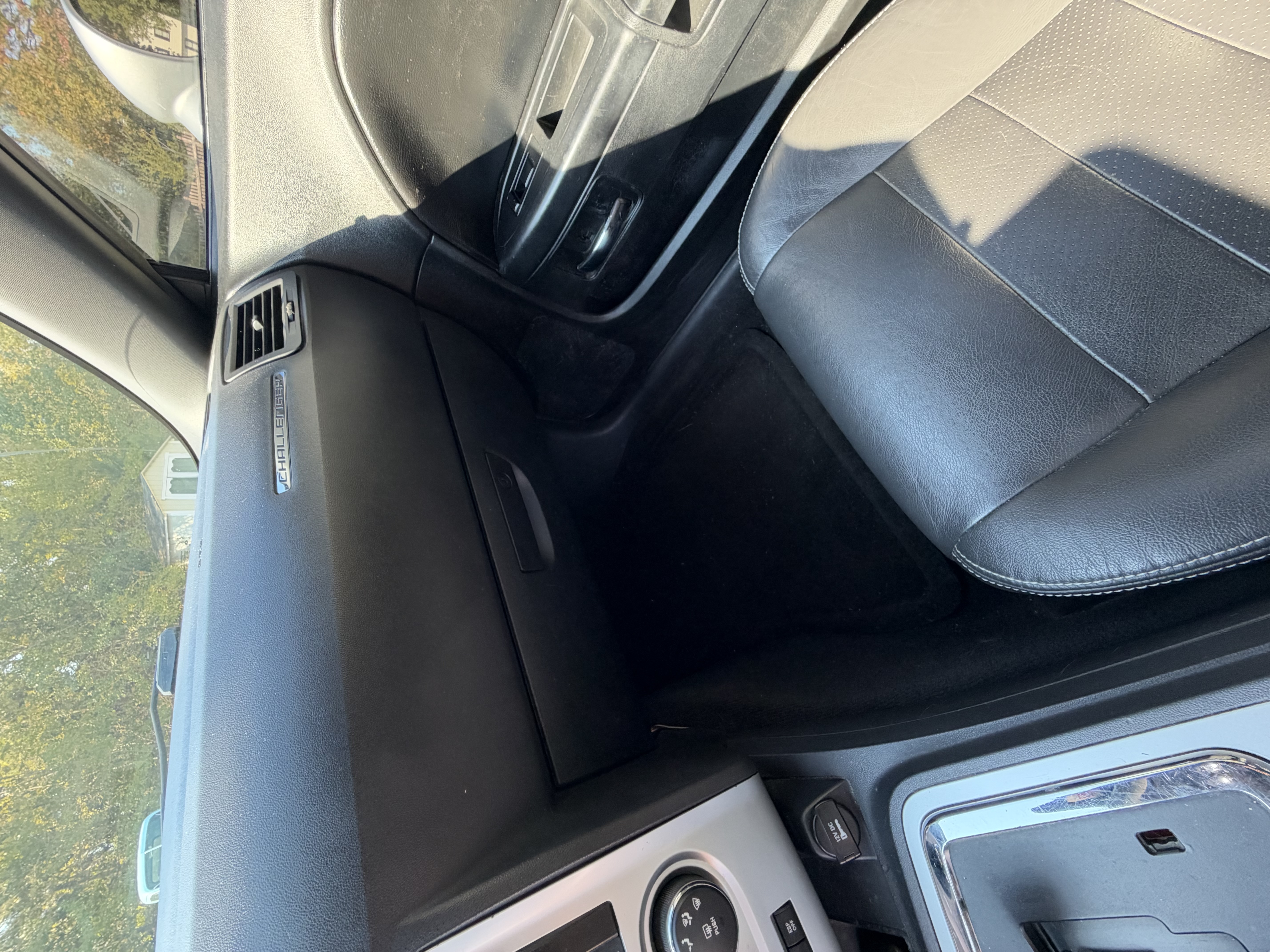 Used 2010 Dodge Challenger SE RWD image 15