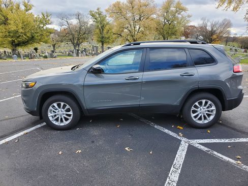 Used 2022 Jeep Cherokee Latitude Lux w/ Sun & Sound Group image 14
