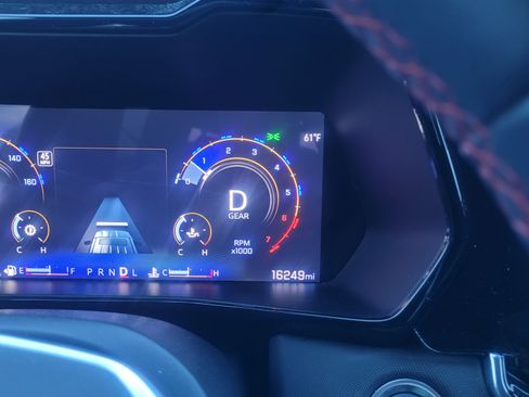 Used 2024 Chevrolet Colorado Z71 image 12