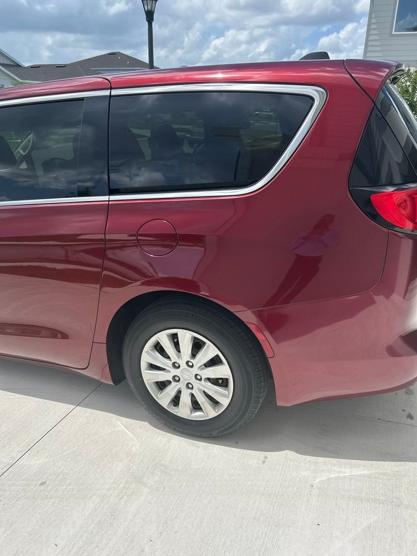 Used 2020 Chrysler Voyager L FWD image 13