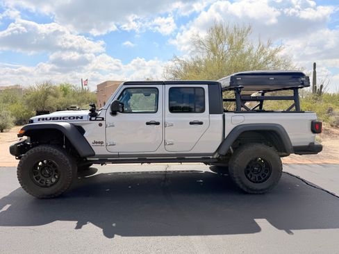 Used 2023 Jeep Gladiator Rubicon w/ Cold Weather Group image 10