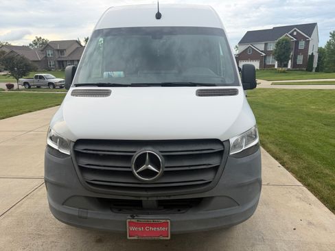 Used 2020 Mercedes-Benz Sprinter 1500 image 2