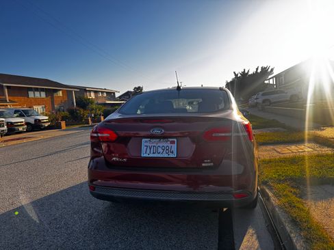 Used 2017 Ford Focus SE FWD image 4