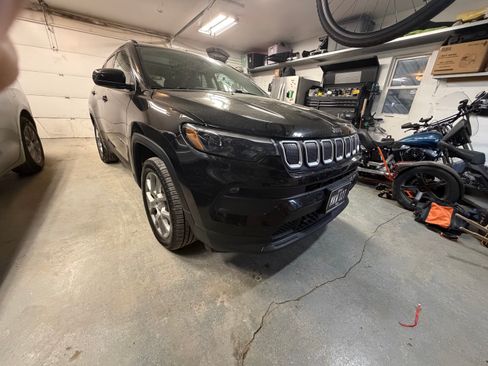 Used 2022 Jeep Compass Latitude w/ Sun and Sound Group image 4