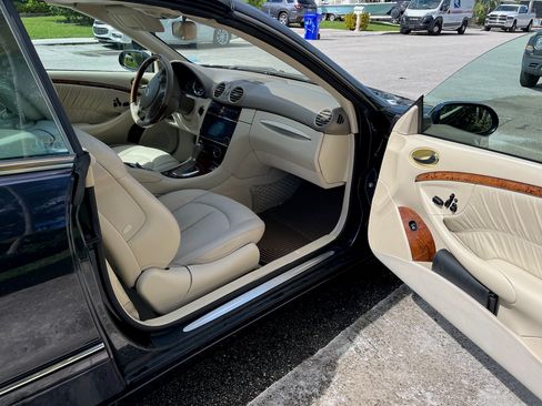 Used 2009 Mercedes-Benz CLK 350 Cabriolet image 5