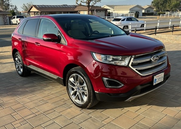 Used 2018 Ford Edge Titanium w/ Equipment Group 302A FWD image 2