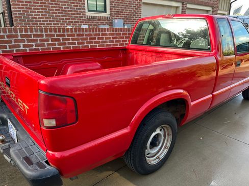 Used 2001 Chevrolet S10 Pickup 2WD Extended Cab image 4