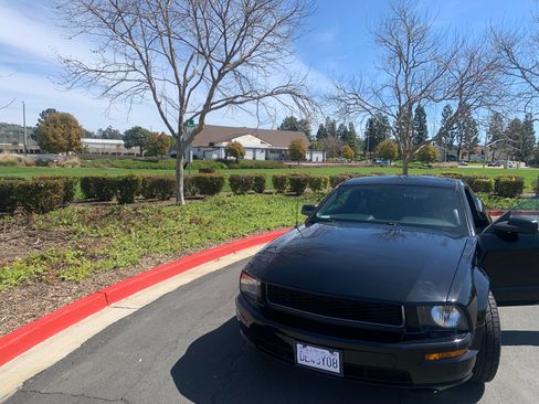 Used 2008 Ford Mustang GT Premium RWD image 4