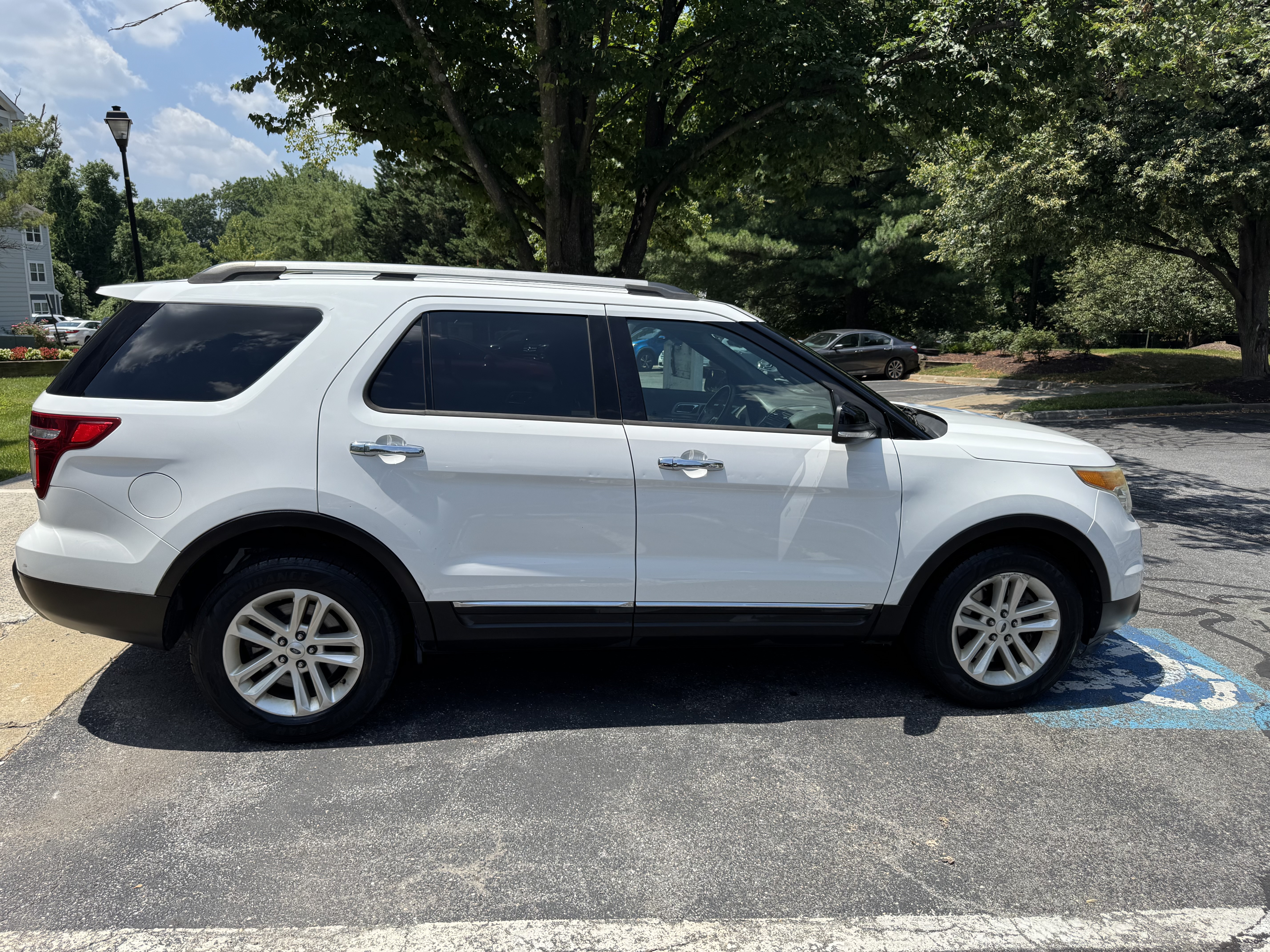 Used 2014 Ford Explorer XLT AWD/4WD image 5