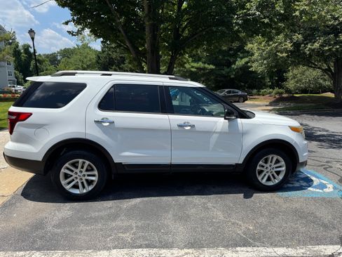 Used 2014 Ford Explorer XLT AWD/4WD image 5