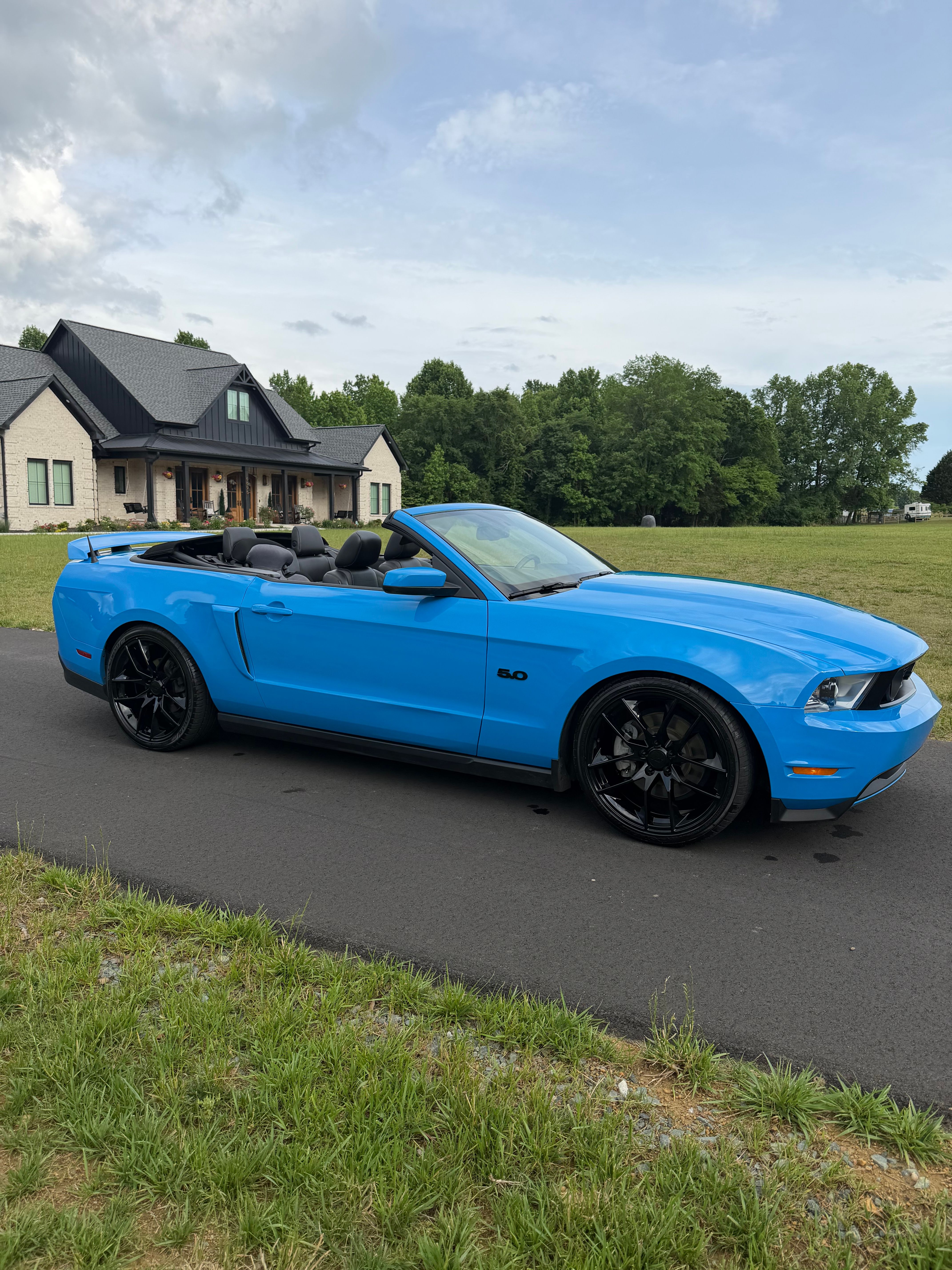 Used 2011 Ford Mustang GT Premium w/ Brembo Brake Pkg RWD image 10