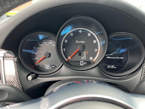 Used 2016 Porsche Macan Turbo AWD/4WD image 22