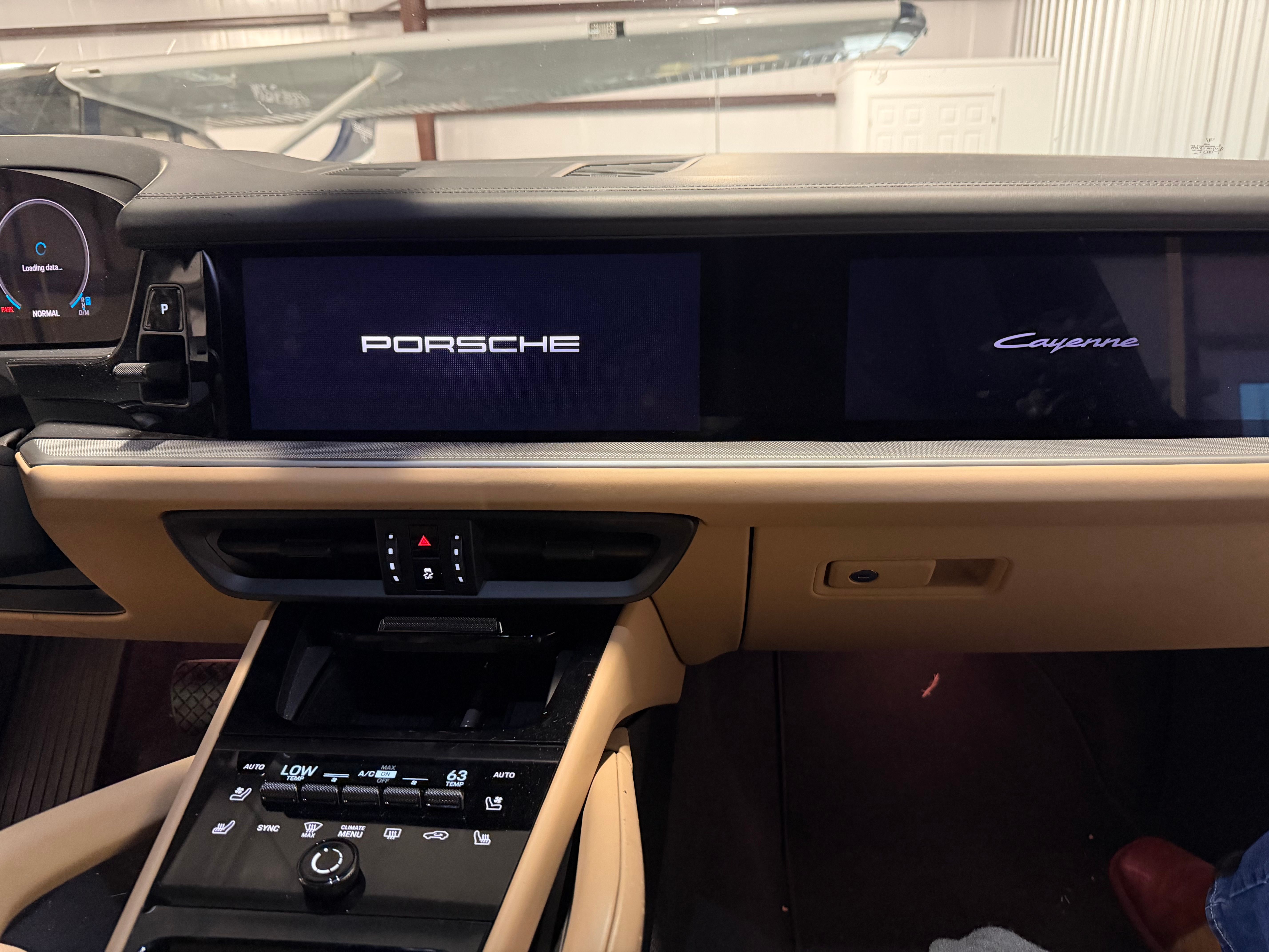 Used 2025 Porsche Cayenne AWD/4WD image 15