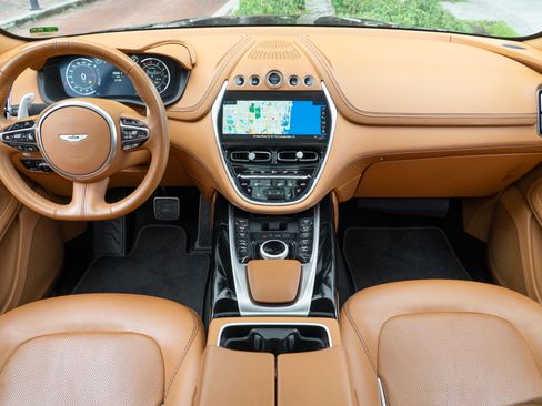 Used 2021 Aston Martin DBX AWD/4WD image 21