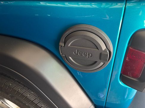 Used 2020 Jeep Wrangler Sport AWD/4WD image 9