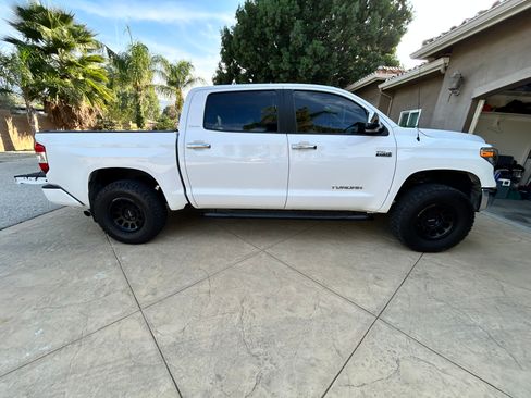 Used 2018 Toyota Tundra Limited w/ Limited Premium Package image 10