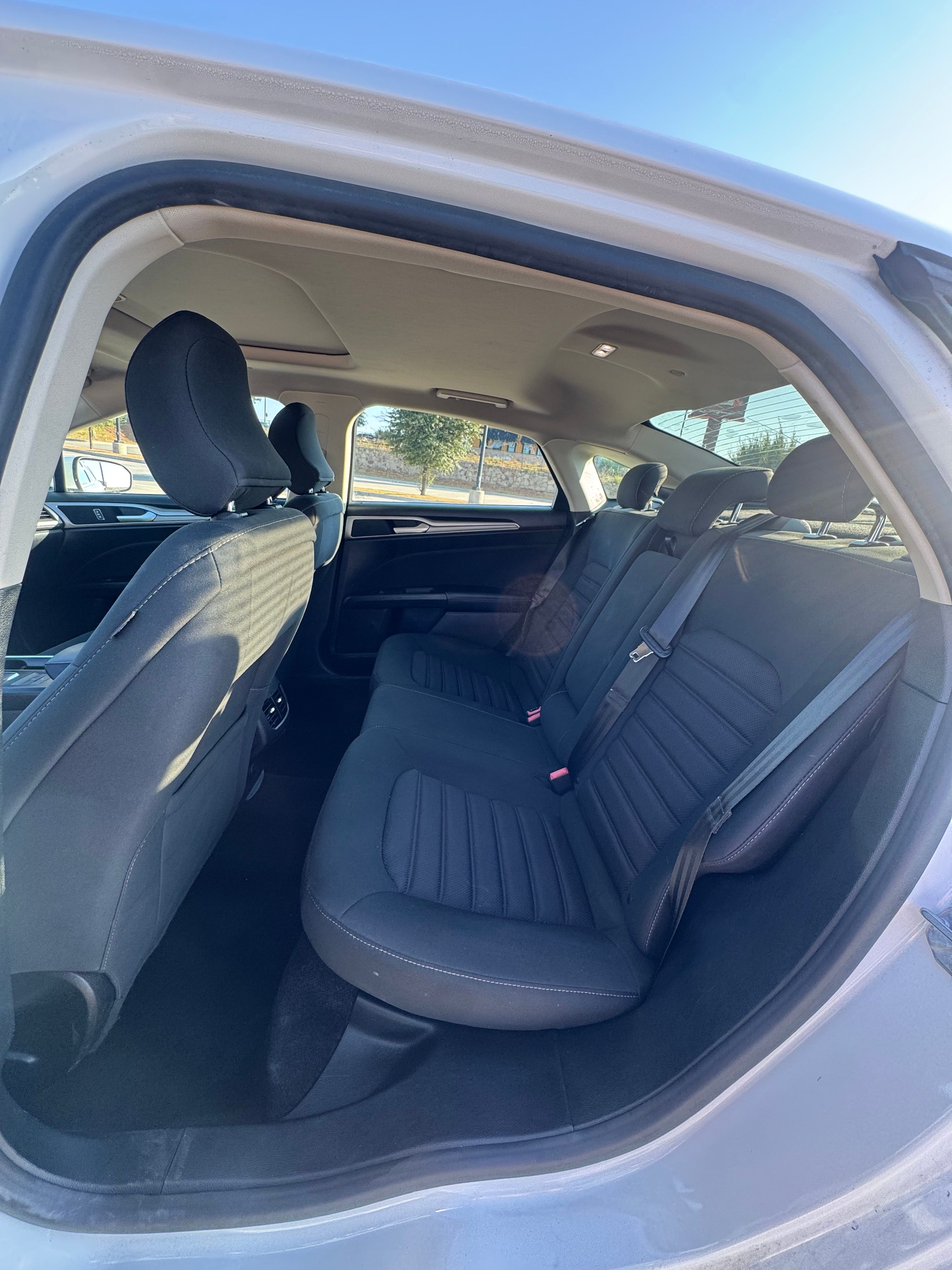 Used 2019 Ford Fusion SE FWD image 13