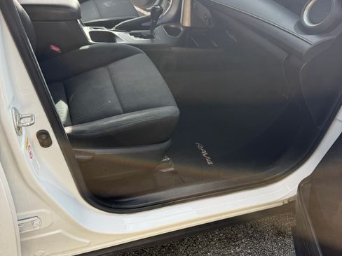 Used 2016 Toyota RAV4 LE FWD image 21