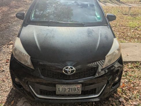 Used 2012 Toyota Yaris LE image 2