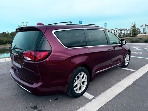 Used 2017 Chrysler Pacifica Touring-L Plus w/ Tire & Wheel Group image 2