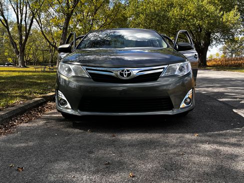 Used 2012 Toyota Camry XLE FWD image 5