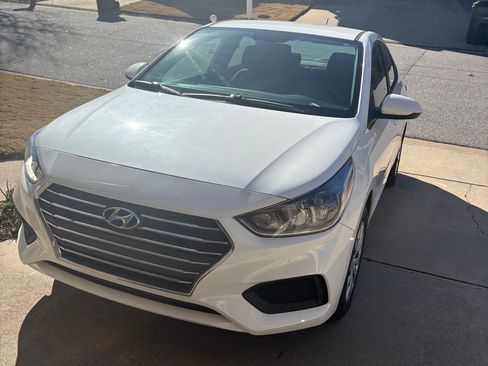 Used 2021 Hyundai Accent SE image 2