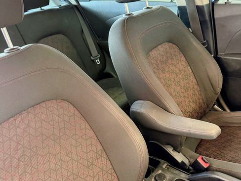 Used 2017 Chevrolet Sonic LT image 6