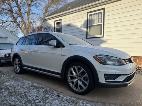 Used 2019 Volkswagen Golf Alltrack SEL image 1