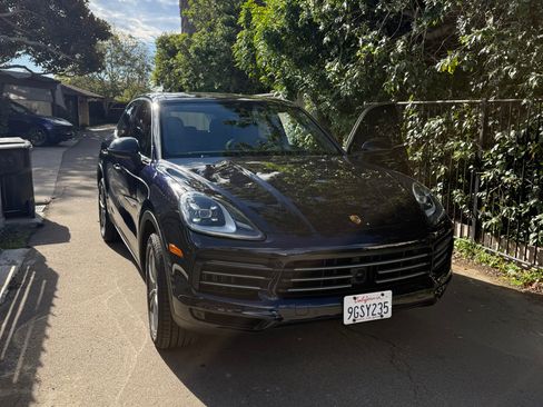 Used 2021 Porsche Cayenne Sport Utility 4D image 1