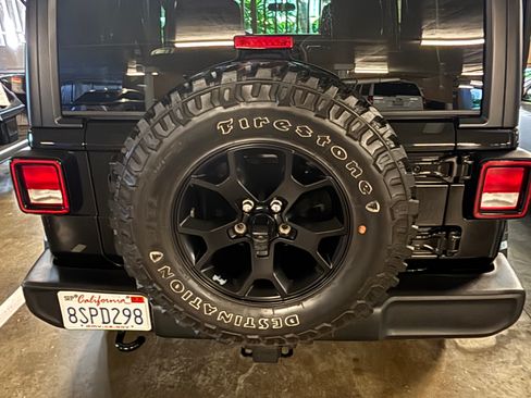 Used 2021 Jeep Wrangler Unlimited Sport image 9