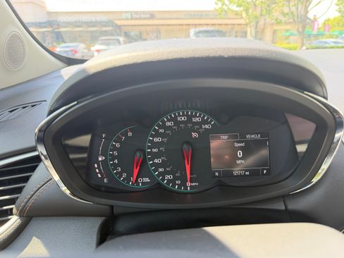 Used 2021 Chevrolet Trax LT w/ LT Convenience Package FWD image 16