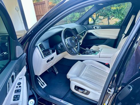 Used 2019 BMW X5 xDrive40i w/ M Sport Package AWD/4WD image 8