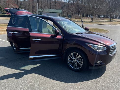 Used 2013 INFINITI JX35 AWD w/ Premium Pkg image 8