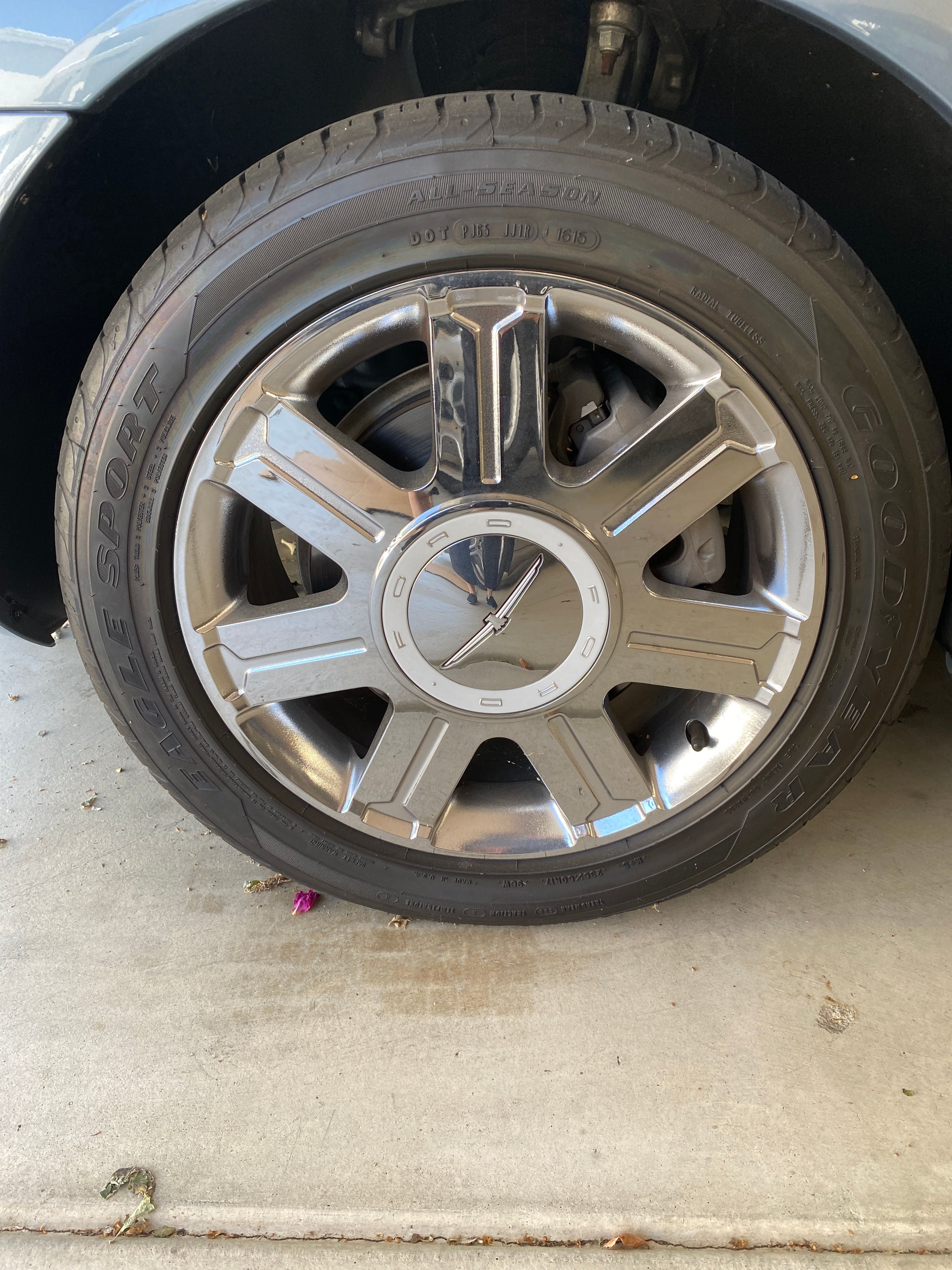 Used 2005 Ford Thunderbird Deluxe RWD image 22